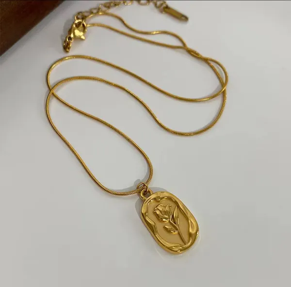Golden_Stainless_Steel_And_Hypoallergenic_Coating_Necklace_For_Women